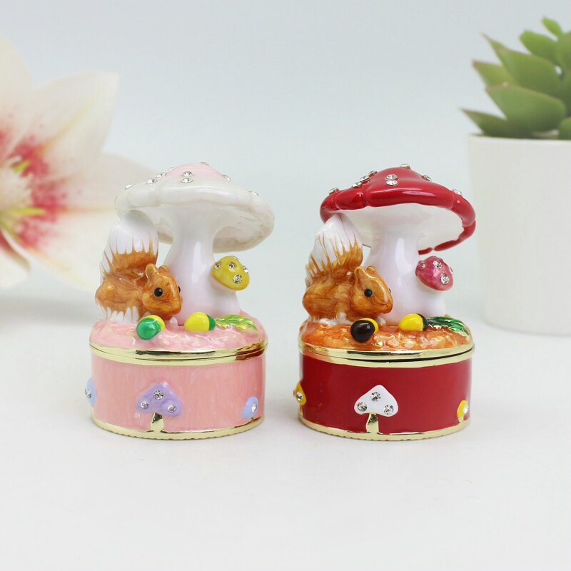 珐琅彩合金松鼠蘑菇摆件森系童话风桌面装饰创意家居小饰品