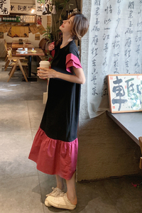 法式休闲气质设计感撞色连衣裙夏季中长款玫红色显瘦女T恤鱼尾裙图片