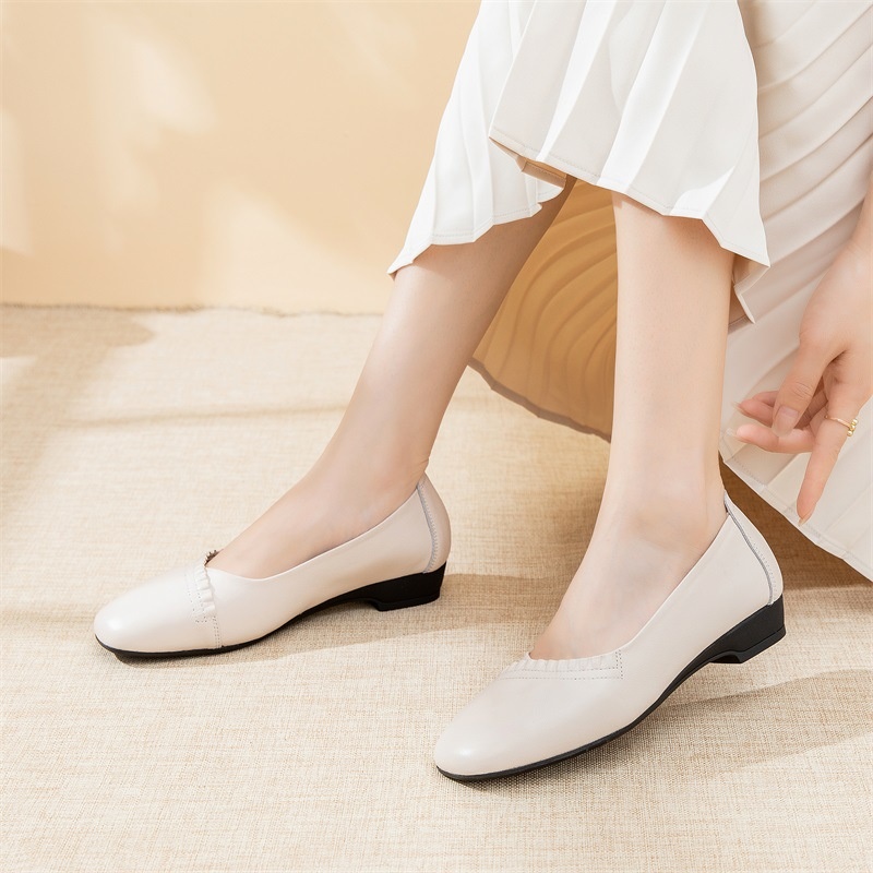 2025新款厂家妈妈鞋单鞋四季浅口简约百搭中老年鞋子坡跟