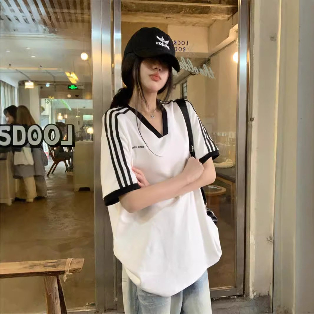 宽松V领撞色短袖T恤女夏季2025新款设计感中长款休闲套头百搭上衣