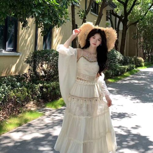 Blovelan波西米亚狂想曲 复古民族风吊带上衣流苏半裙套装早秋