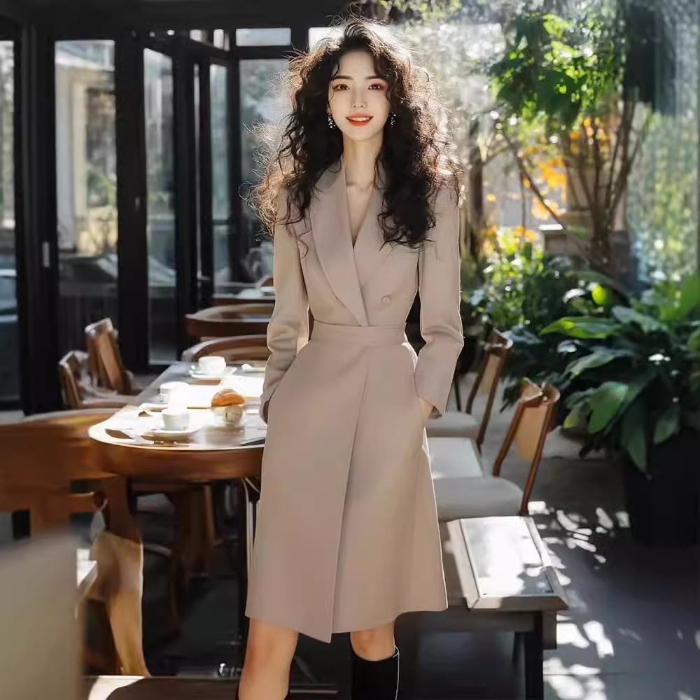 卡其色西装连衣裙女2024秋季新款韩系氛围感穿搭高级感气质衬衫裙