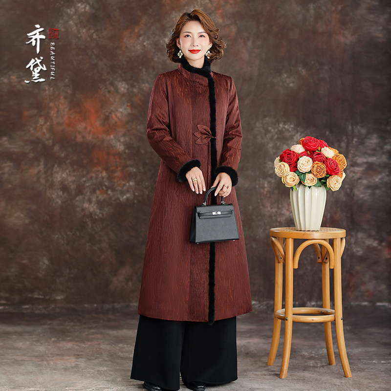 新中式老年人羽绒服女妈妈冬装鹅绒加厚长款2025新款毛领保暖外套