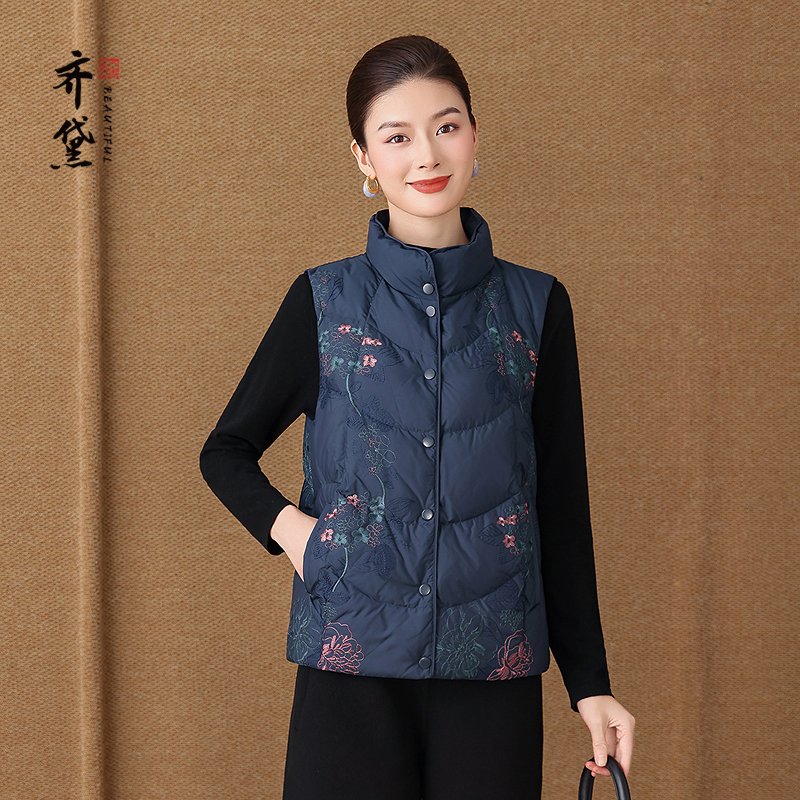 齐黛品牌羽绒服马甲女外穿2025冬新款刺绣马夹加厚保暖白鸭绒外套