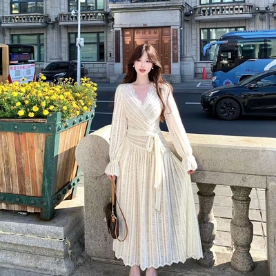 26新款设计感连衣裙收腰长袖雪纺V领法式复古气质连衣裙~有2种