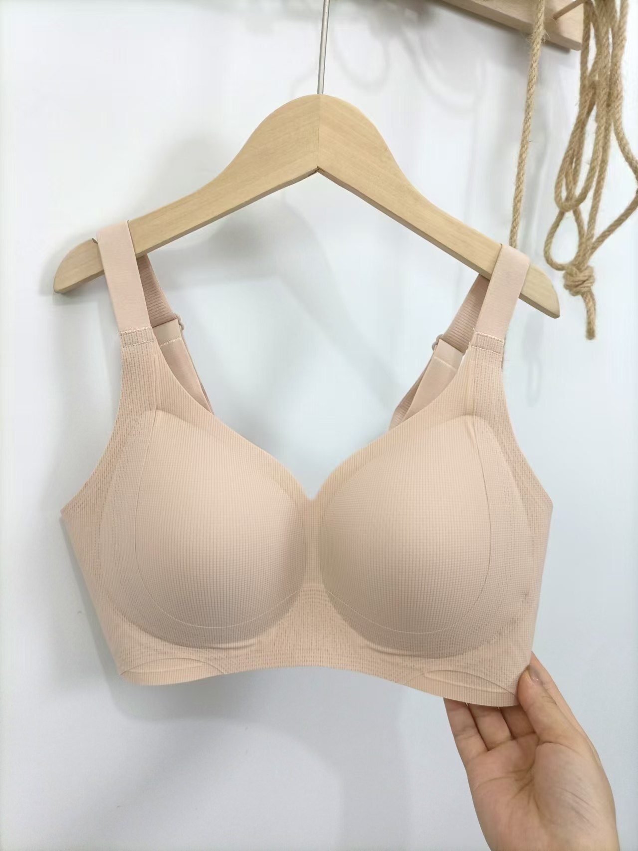 智能科技软支撑反重力文胸女无钢圈轻薄提拉式大显小收副乳内衣女