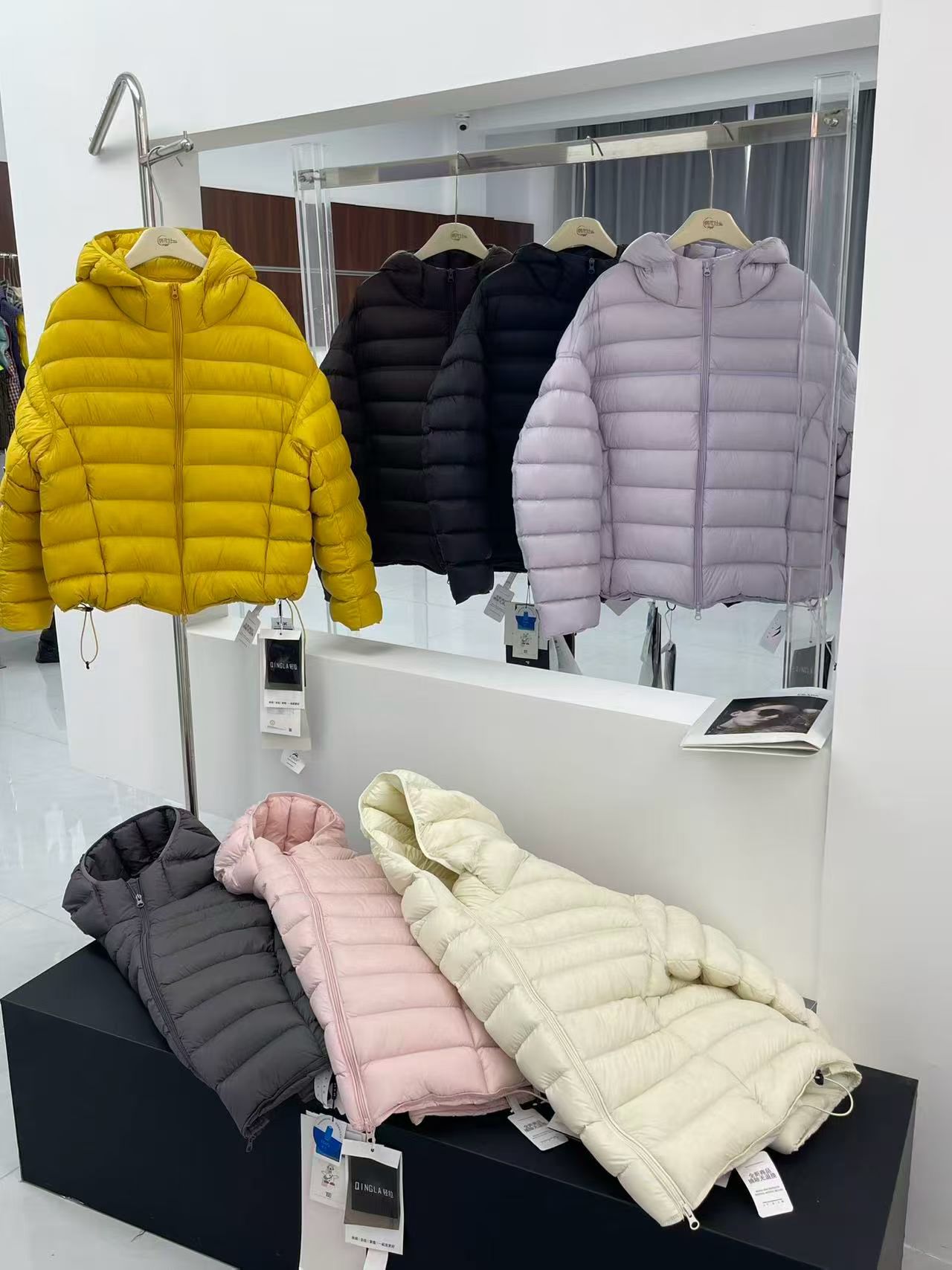 95白鸭绒黄色排骨羽绒服2025冬新款巨好看连帽轻薄保暖短款外套女