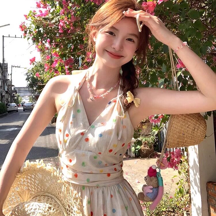 2025新款中长款v领波点挂脖吊带a字连衣裙女夏季法式收腰伞裙裙子