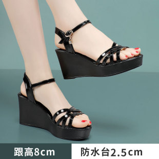 高跟厚底一字扣松糕软底镂空鱼嘴增高凉鞋 8cm黑色坡跟女夏季 新款