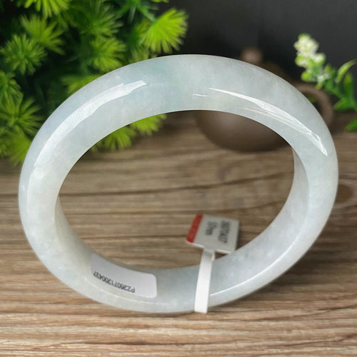 翡翠手镯57mm冰糯种淡绿色正圈