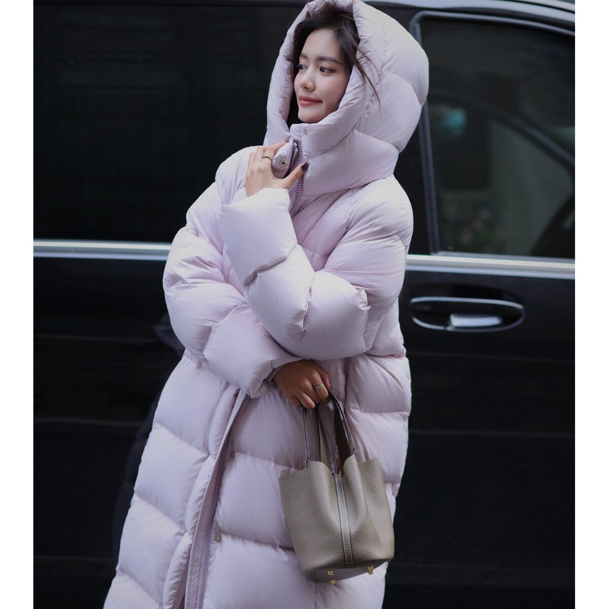 2025新款加厚轻薄保暖显瘦鹅绒服女连帽过膝长款外套羽绒服