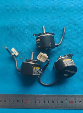欧姆龙3600线编码器E6H-CWZ6C，电压5~24V