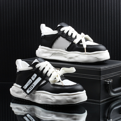 高级感潮牌小众设计黑白拼色板鞋