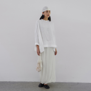 连袖 「初秋」素雅定制钉珠一片式 2025 领口绣花亚麻上衣 Bow