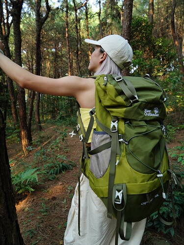 户外徒步男女通用防水登山包防水