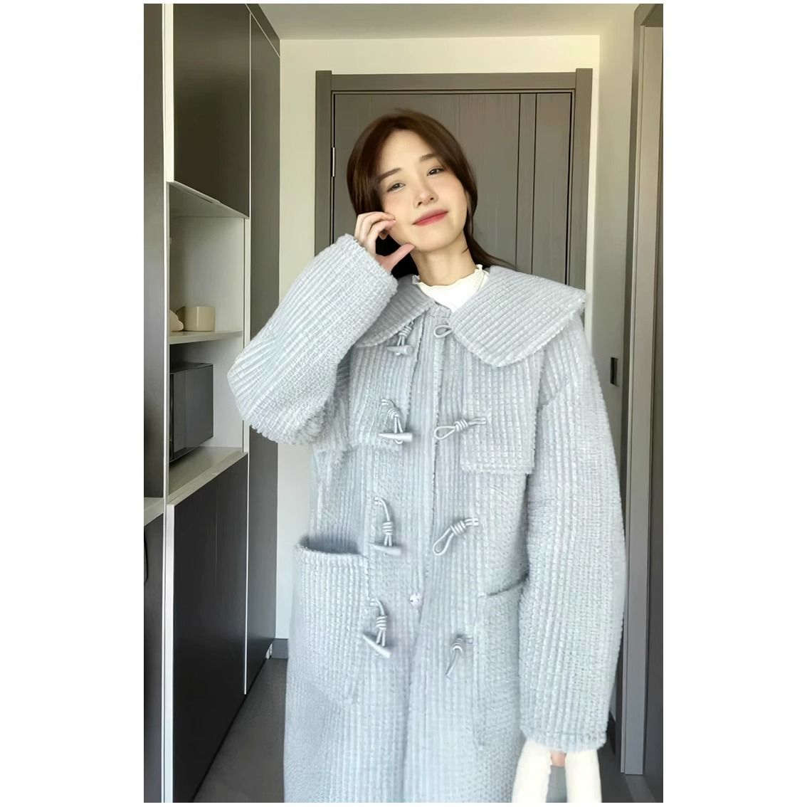 特大码300斤洋气娃娃领牛角扣大衣女秋冬宽松显瘦中长款风衣外套