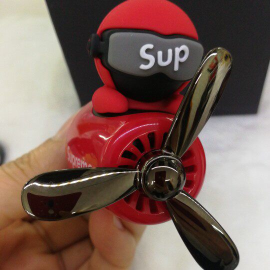 supremexobc旋转车载香薰联名小飞机汽车出风口香水 潮牌飞行员