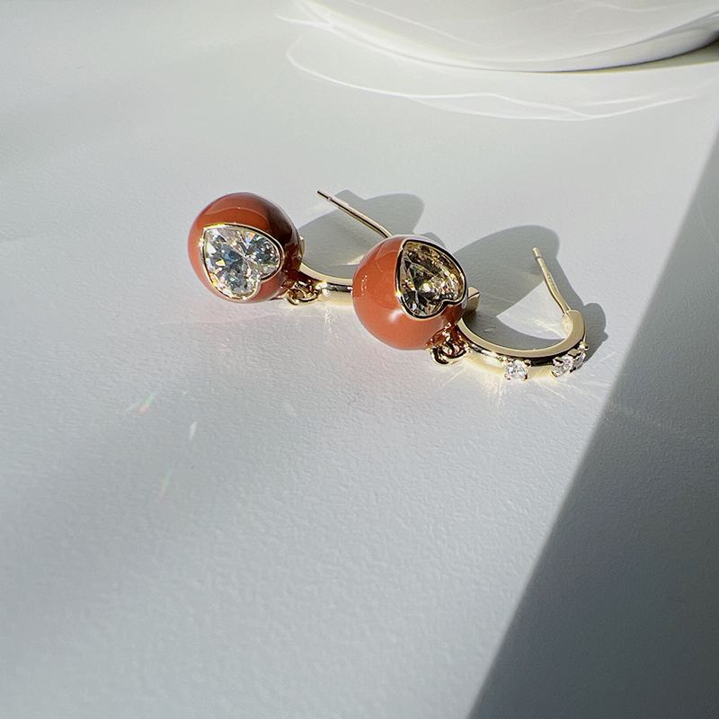 豆沙红色珐琅心形镶嵌C圈精致耳环耳钉铜合金真金电镀饰品防掉色