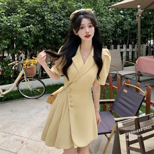 高级感不规则西装连衣裙女夏收腰显瘦百褶裙设计感淑女连衣裙短袖