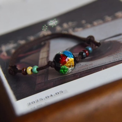 敲美腻的彩色琉璃珠手绳