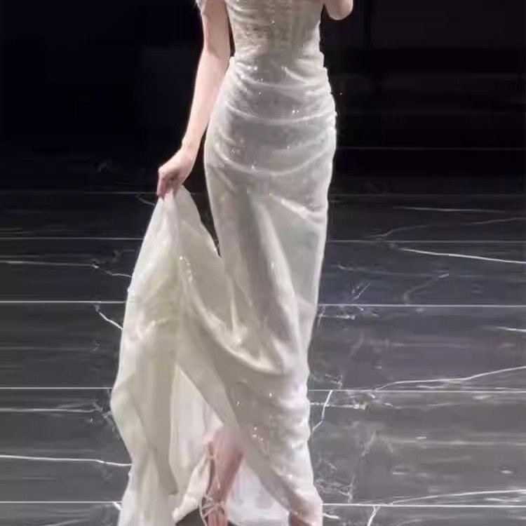 一字鱼尾婚纱新娘绝美2026新款超仙晚礼服重工亮片高端敬酒图片