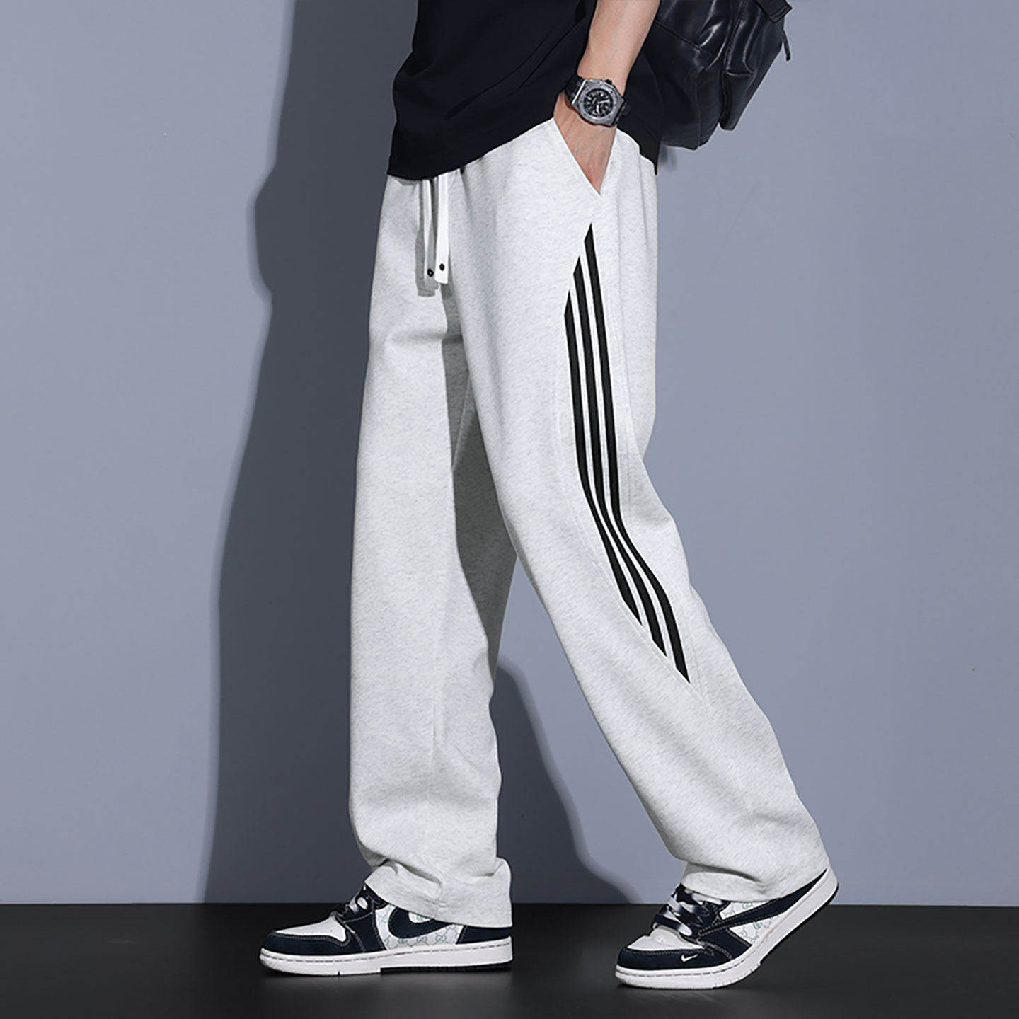 仓树一石男士直筒夏季休闲裤潮牌运动条纹长裤薄款阔腿白灰色裤子