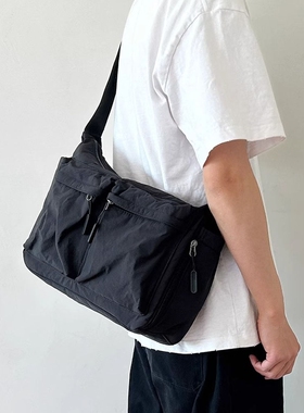 男士背包Soloman运动轻便骑行斜挎包2025新款复古休闲健身单肩包