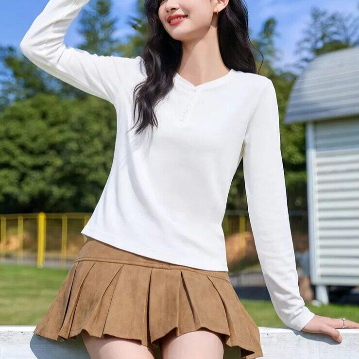 休闲风纽扣圆领长袖T恤女秋季修身显瘦内搭打底衫正肩设计感上衣