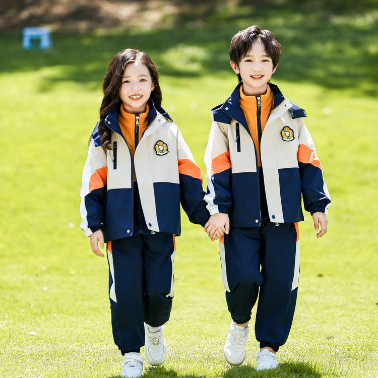 小学生2026年冬季冲锋衣校服三件套幼儿园园服班服运动套装定制