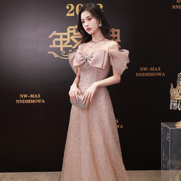 年会主持人晚礼服裙女宴会气质一字肩重工小众高级感奢华钉珠