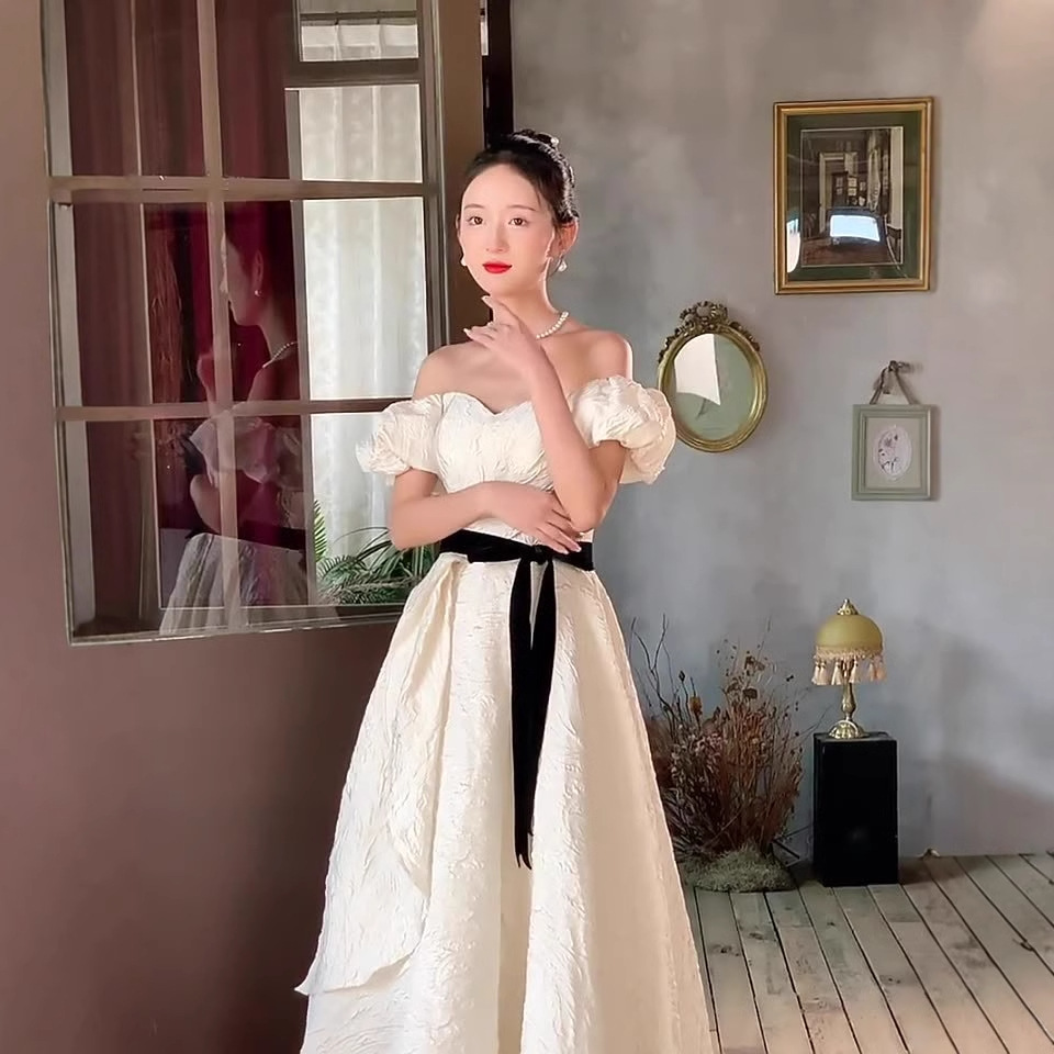 白色晚礼服裙女轻奢小众高端法式缎面高级感小个子在逃公主婚纱