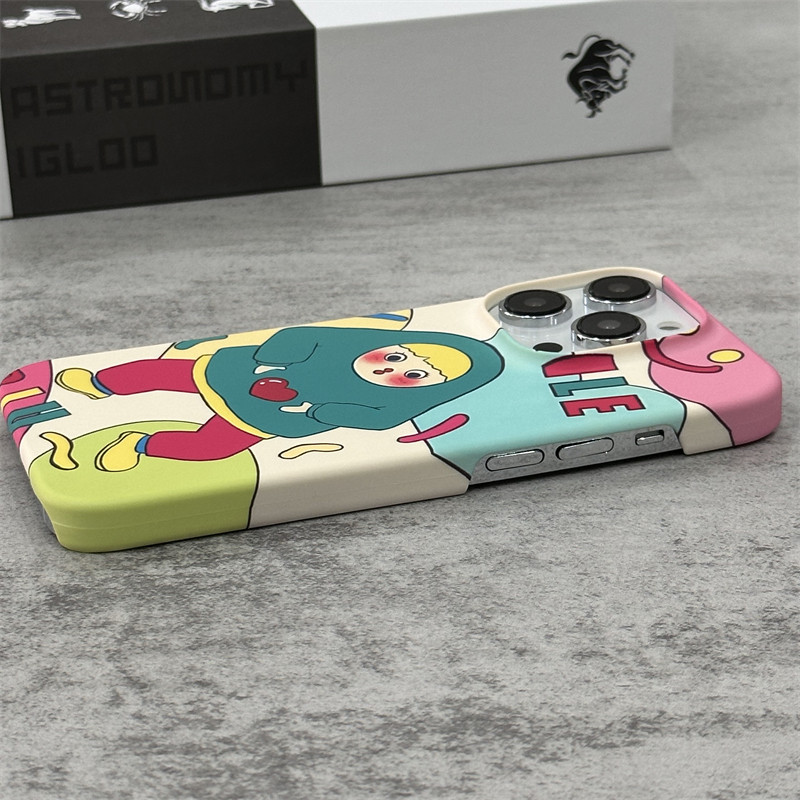 绿衣服比心女孩 适用iPhone15ProMax手机壳苹果14Pro硬壳iPhone13磨砂11/12ProMax菲林XR/XSMAX个性15PRO/16