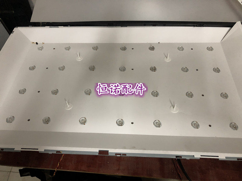 适用 39EU3000灯条LED39D13-ZC14-01/02/03/04 3033901320D电