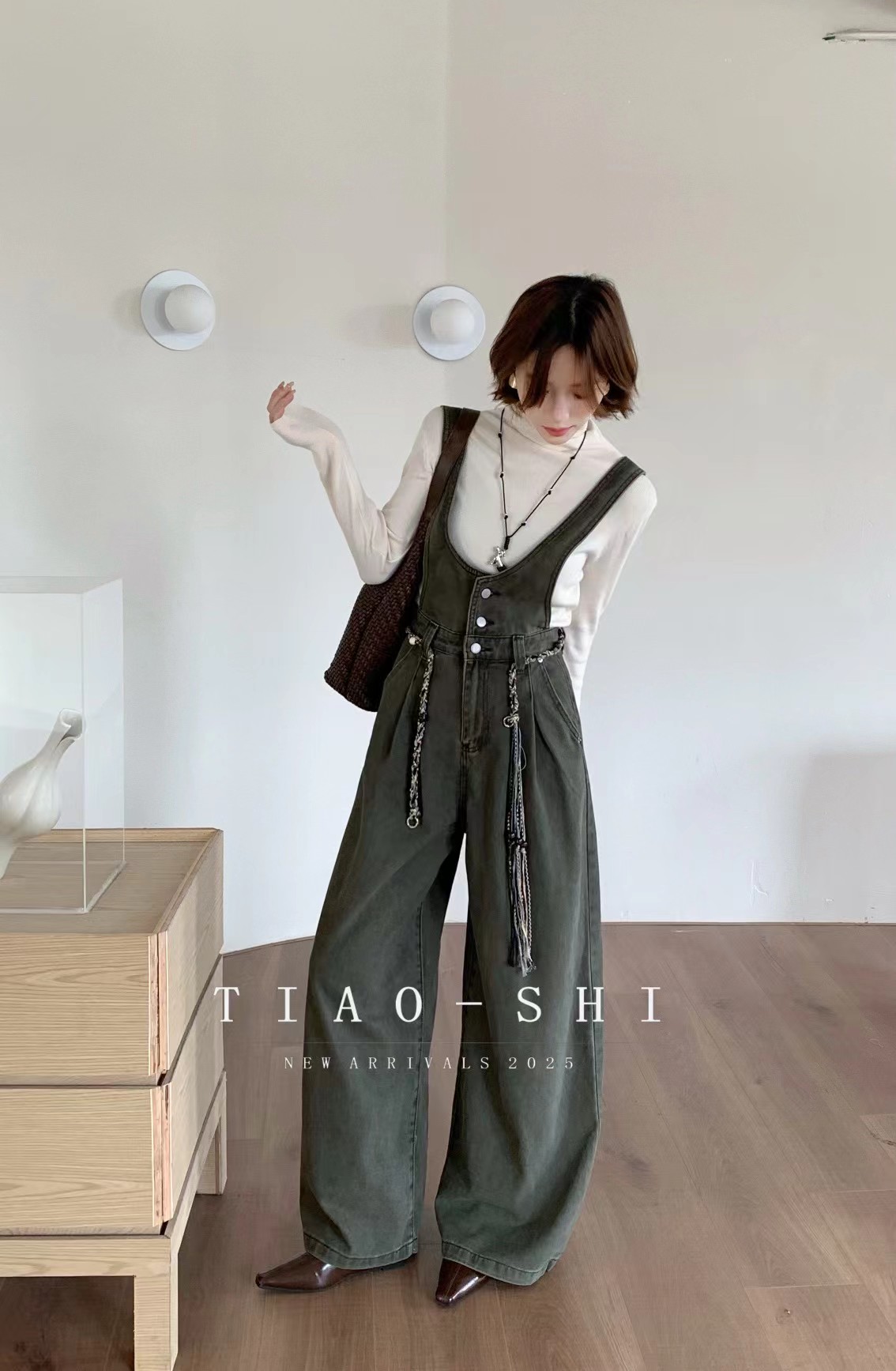 2025新款秋冬款时尚宽松百搭背带裤气质连体裤休闲背带裤百搭女装