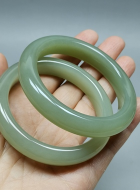 天然和田玉手镯56mm湖水绿玉镯