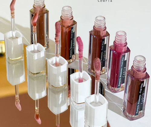 水光精华玻璃唇质地滋润唇部