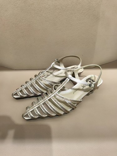 VMe/舞魅时尚罗马风低跟鞋包头银色中跟黑色简约镂空VS26B6519