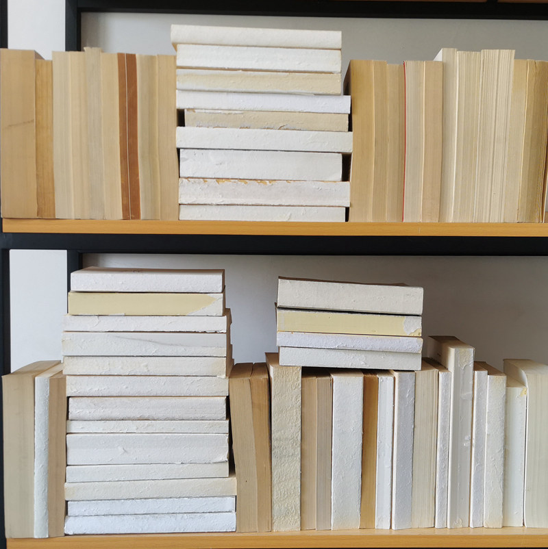 复古装饰旧书捆书卷 泛黄斑驳文艺老旧物 旧时光摄影道具摆件背景