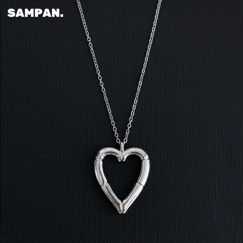 SAMPAN镂空桃心长款毛衣链