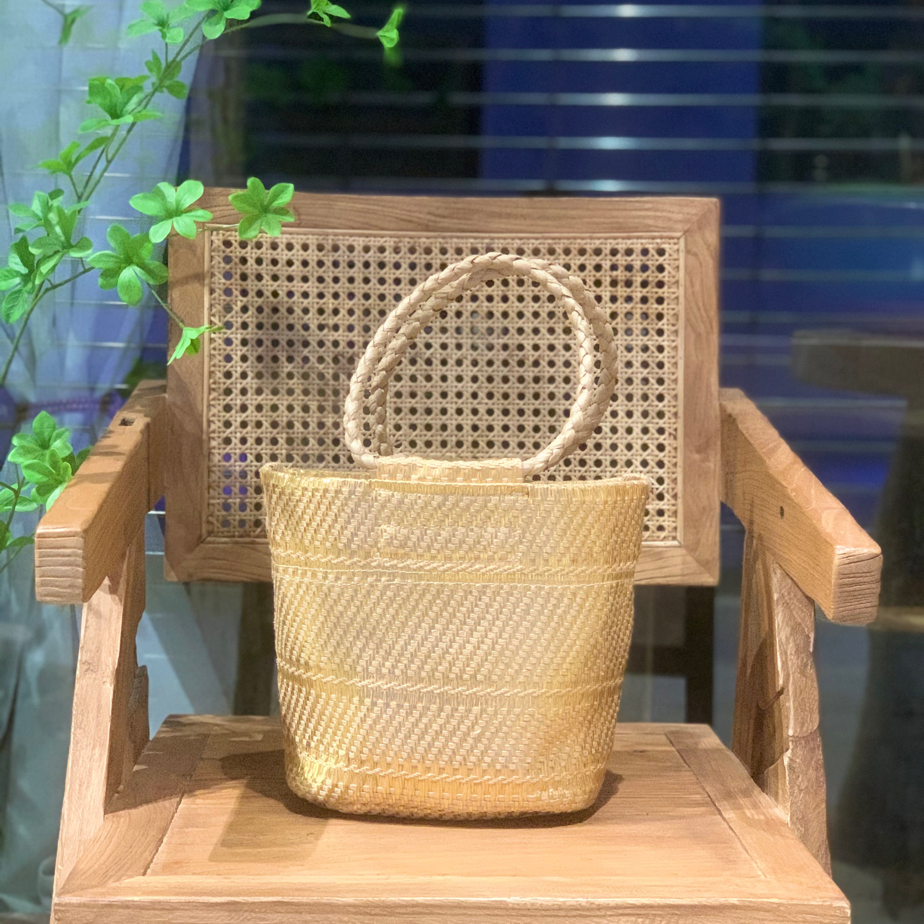 法式烫金质感纸草编织包图片