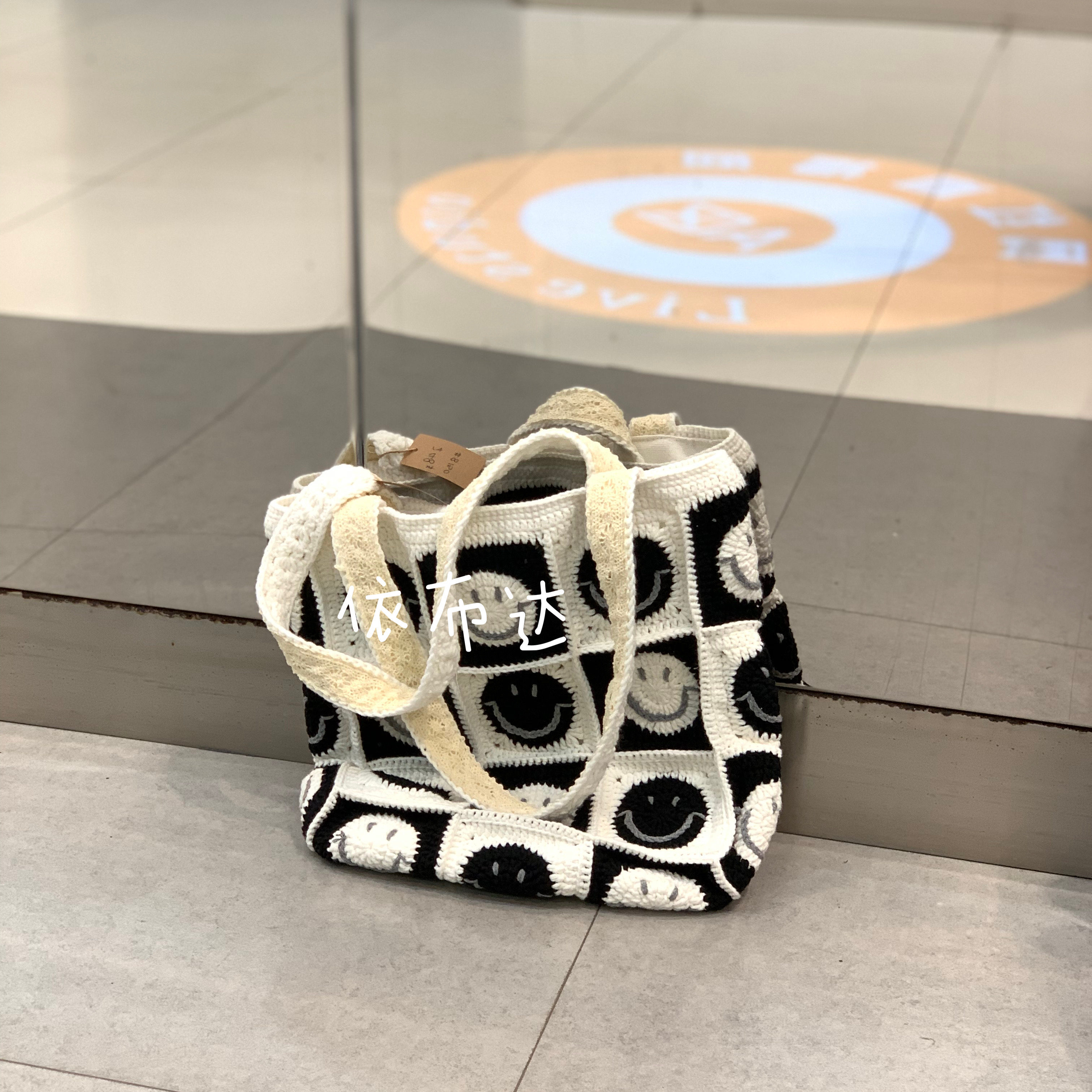 经典黑白撞色笑脸包小众手工钩针棉线包欧美风托特包牛奶棉编织包图片