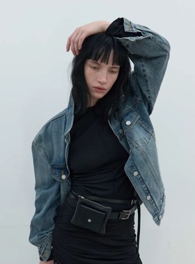 芭尼家-搭时髦上衣小众设计感背后小心机复古水洗牛仔外套E08543