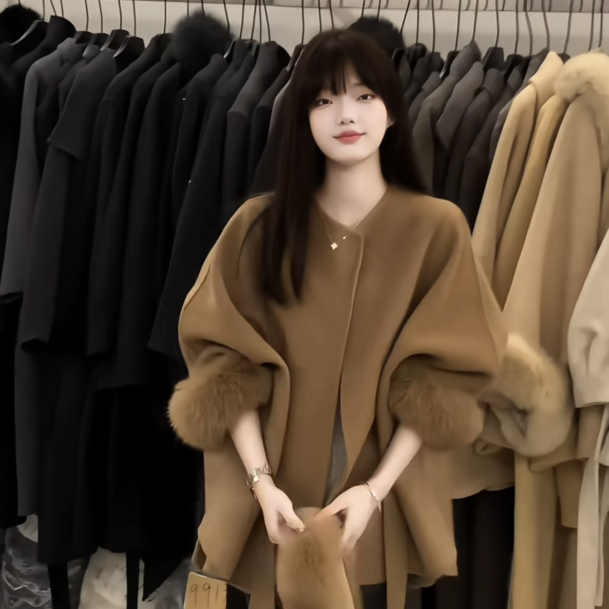 DOMI NOVA-外套(配可拆卸狐狸毛毛领毛毛袖腰带)（含100羊毛）392