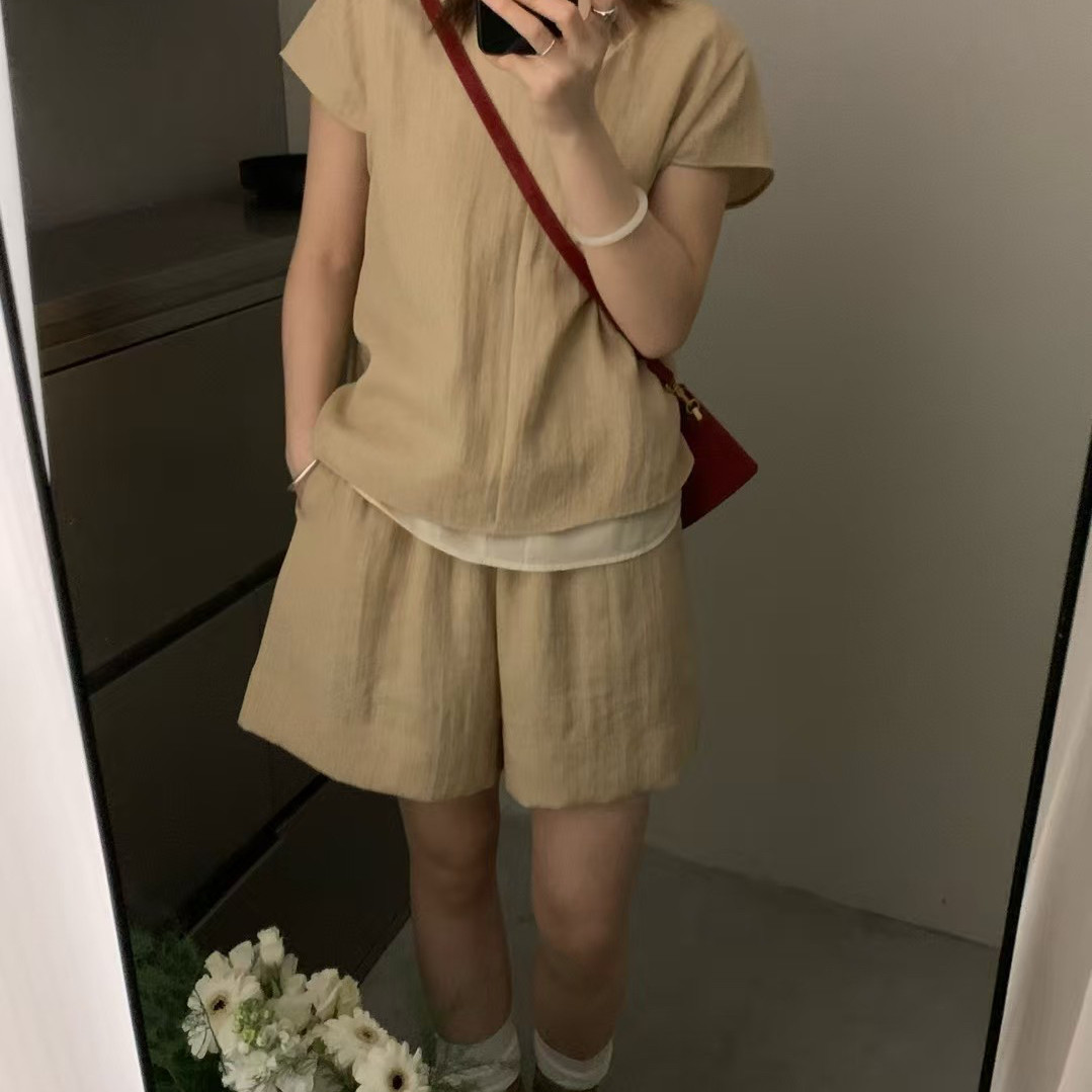 买手严选-泡菜馆-双层无袖后纽扣小衫+松紧腰休闲短裤套装S62607