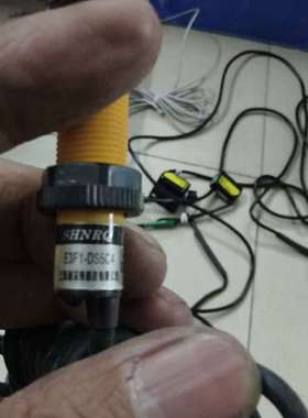 议价SHNR光电感应开关E3F1-DS5C4，黄色外壳，带黑色线