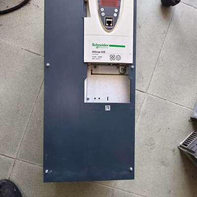 议价变频器 Altivar 61F 系列，型号 ATV61