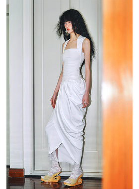 坏品味西部 纯色立裁修身捏褶不对称高级感花苞连衣裙