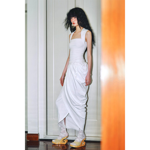 坏品味西部纯色立裁抽褶连衣裙