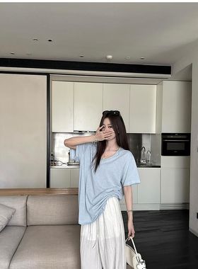 蓝色松弛感V领棉麻短袖t恤女夏季新款设计感时尚宽松慵懒t恤上衣