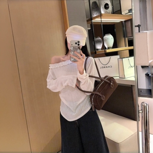 秋装女款2026新款韩系斜肩上衣木耳边长袖t恤设计感淡人穿搭小衫